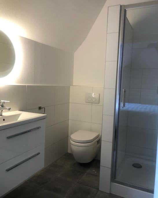 Rustig Logeerverblijf Aan De Rand Van De Stad Lekkum Bagian luar foto